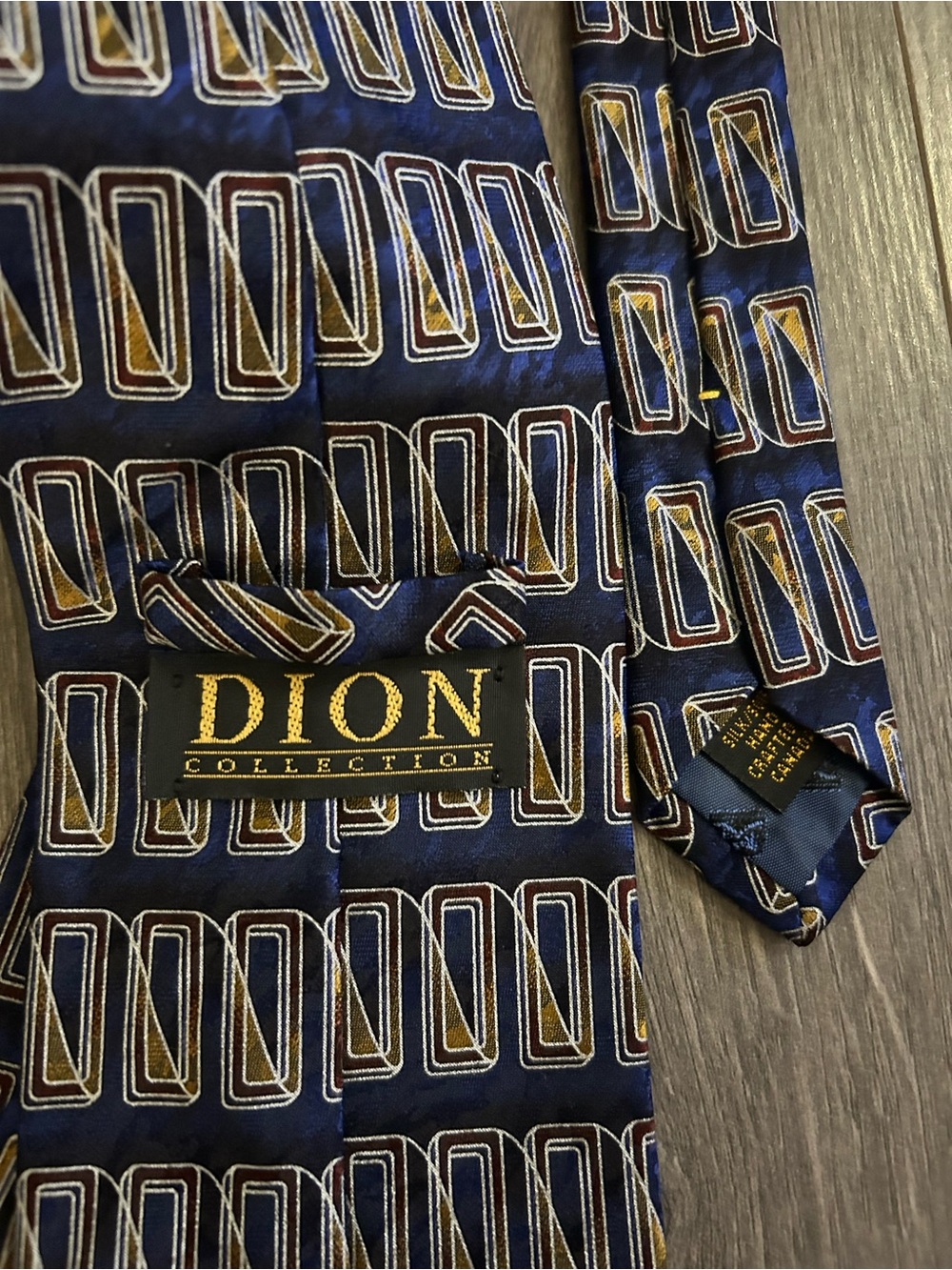 Men's Geometric Silk Tie in Navy and Gold